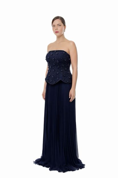 فستان سهرة أزرق داكن مطرز بالخرز بمقاسات كبيرة